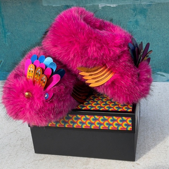 Kurt Geiger Eagle Fluff Slippers New In Box Size 8-9 - Picture 6 of 12